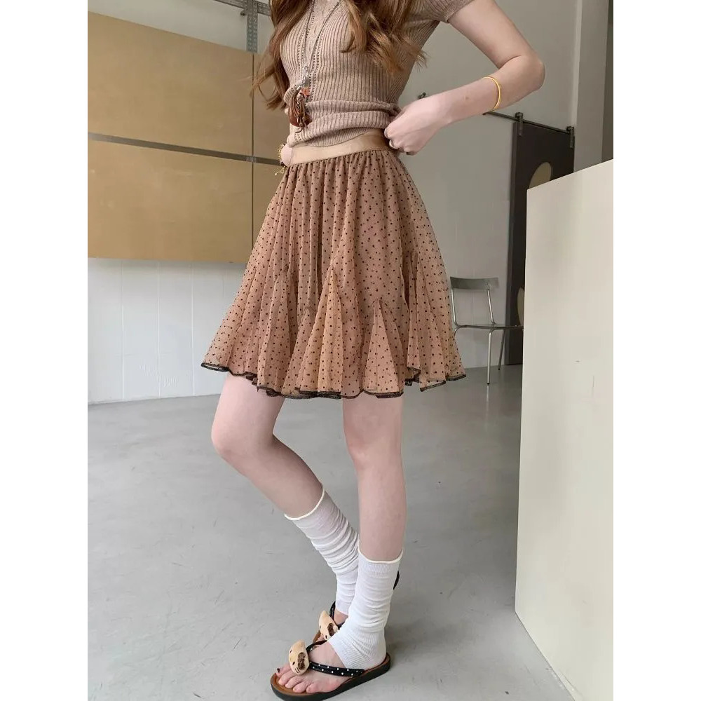 Váy ngắn phong cách Hàn Quốc màu cà phê và hồng, thiết kế chữ A với hoạ tiết chấm bi jacquard, eo cao thanh lịch
