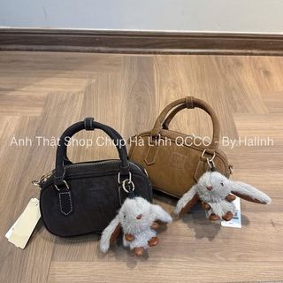 Túi Trống Chio Da Lộn Kèm Charm Thỏ Có Kèm Dây Đeo Chéo Size 20
