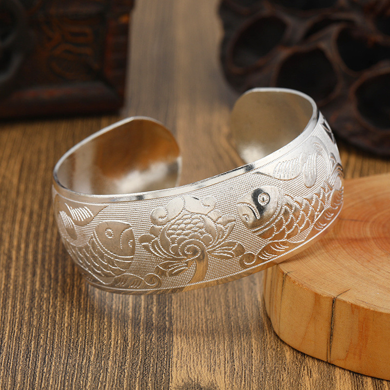 Quý Châu Phong Cách Dân Tộc Hoa Văn Handmade Khắc Rộng Miao Bạc Mở Vòng Tay Retro Phù Hợp Với Tính Khí Bạc Vòng Tay Trang Sức Vòng Tay Văn Học Retro Hoa Mẫu Đơn Totem