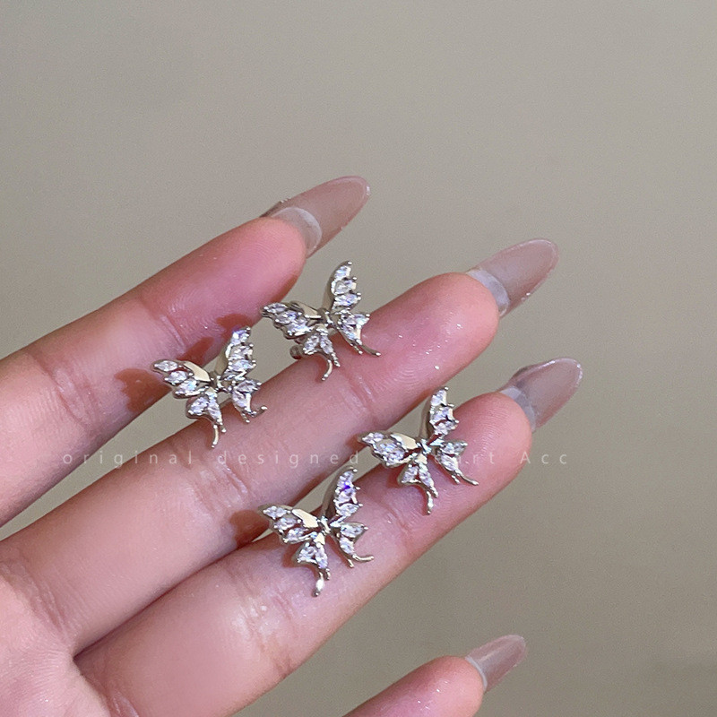 Phong Cách Đơn Giản Thiết Kế Niche Bướm Rỗng Zircon Bông Tai Nữ