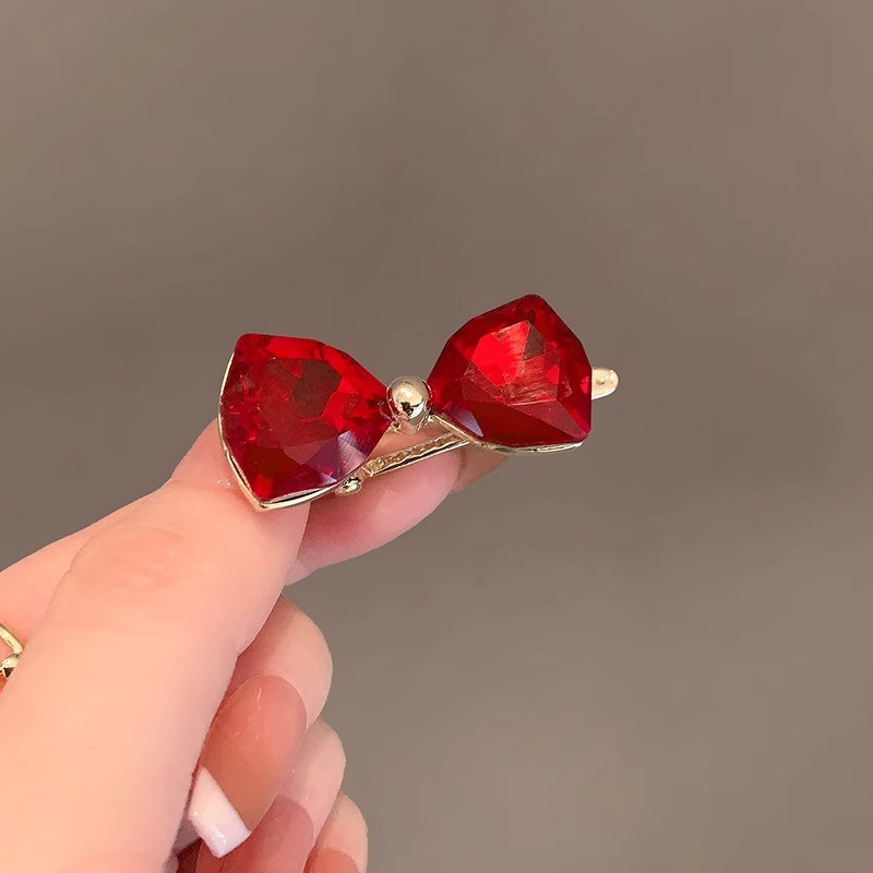 Kẹp Tóc Pha Lệ Đỏ Hình Mỏ Vịt với Nơ và Kim Cương Giả - Phụ Kiện Tóc Sang Trọng cho Năm Mới 2024