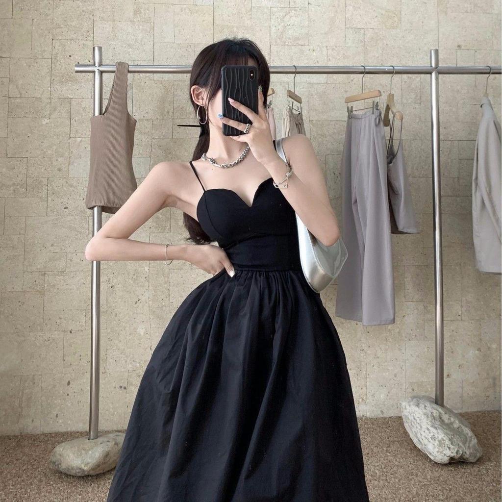 Váy phong cách Pháp nhẹ nhàng màu đen, quai ngang gợi cảm, phù hợp mùa hè