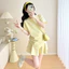 Bộ đồ bà bầu hai mảnh: áo thun dáng rộng và quần short, phù hợp cho các buổi đi chơi mùa hè.