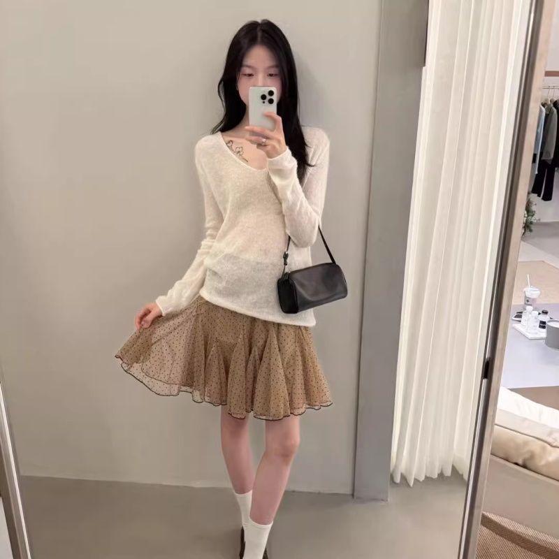 Váy ngắn phong cách Hàn Quốc màu cà phê và hồng, thiết kế chữ A với hoạ tiết chấm bi jacquard, eo cao thanh lịch
