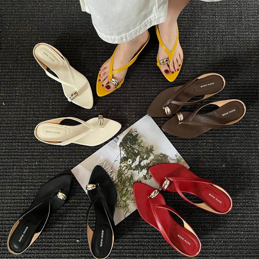 TT Mũi Nhọn Kim Loại Flip-Flops Nữ 2026 Mùa Hè Dày Gót Lật-Flops Dép Đi Biển