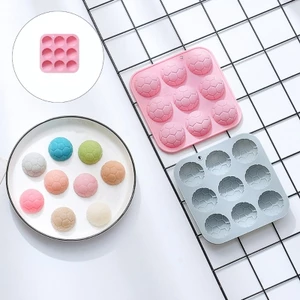 Khuôn hình bóng đá silicon dễ dàng phát hành với 9 khoang cho các nhu cầu làm bánh khác nhau bao gồm sô cô la và thạch anh