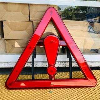 Đèn tam giác led đỏ đường kính 40cm cho xe ô tô