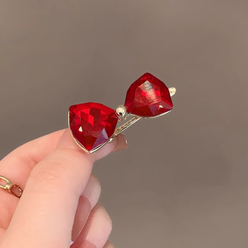 Kẹp Tóc Pha Lệ Đỏ Hình Mỏ Vịt với Nơ và Kim Cương Giả - Phụ Kiện Tóc Sang Trọng cho Năm Mới 2024