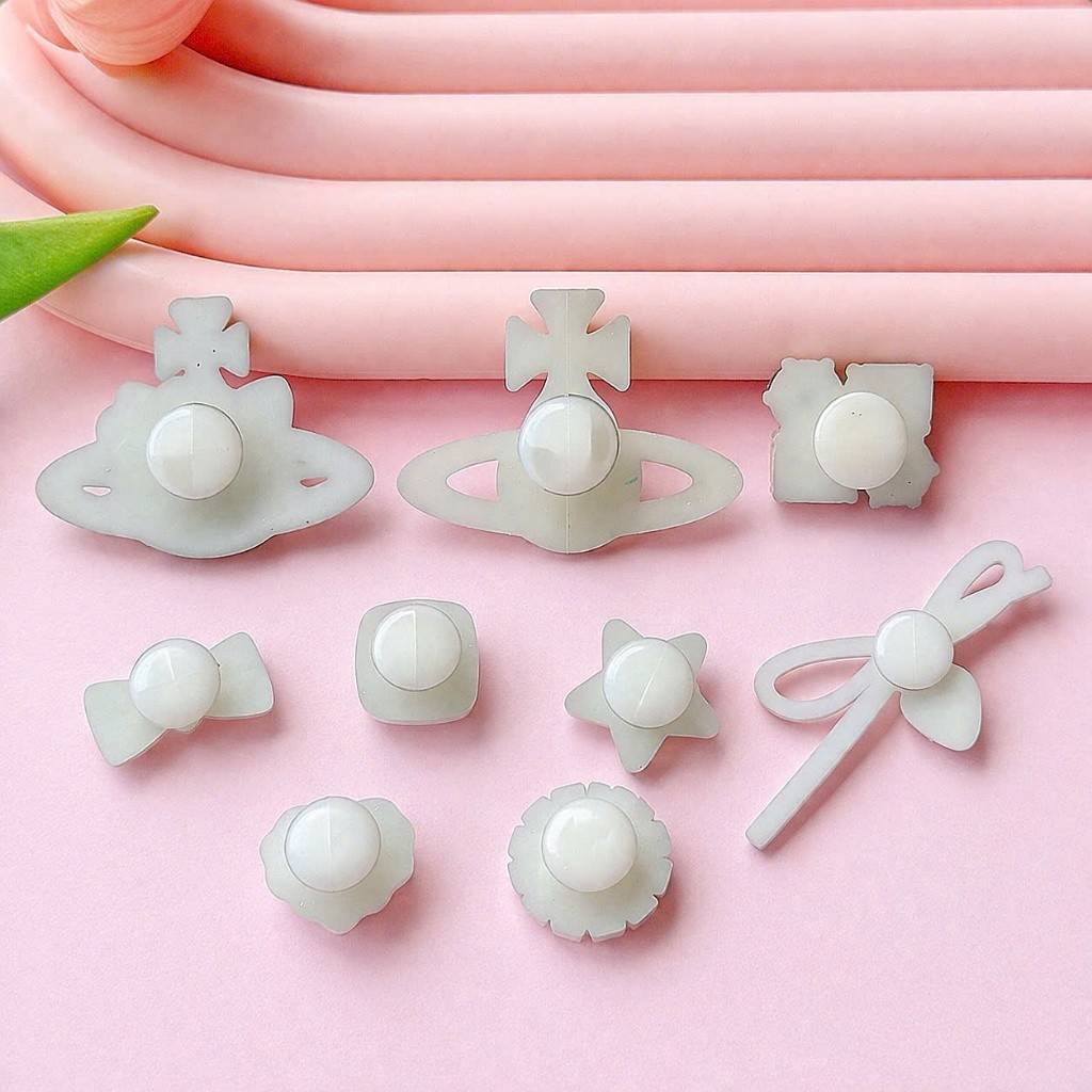Set Charm Kitty Chân Đúc Đính Đá Cao Cấp – Phong Cách Sang Chảnh Tiểu Thư Lấp Lánh Trang Trí Dép Xinh Nổi Bật Cực Cuốn