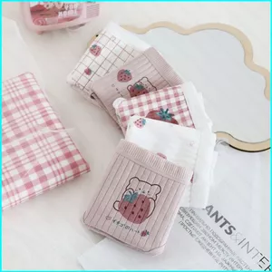 Quần lót cotton đáy thấp cho bé gái học sinh, thiết kế đáng yêu hình dâu tây, xuất xứ Nhật Bản