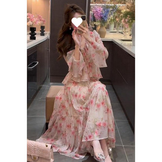 Bộ trang phục Nữ thanh lịch sang trọng nhẹ nhàng: áo sơ mi hoa và chân váy cạp cao cho mùa Hè