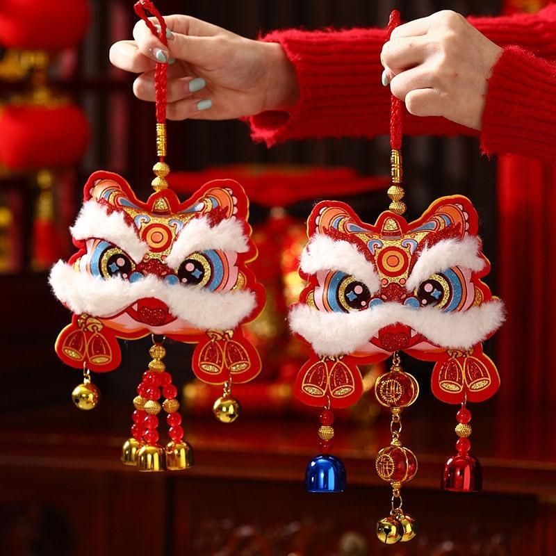 [Tết 2026] Liễn Khánh Hình Đầu Lân Lắc Chuông Ép Nhung Cao Cấp Treo Cửa, Trang Trí Xe Hơi Treo Tường Phủ Nhung Kim Tuyến