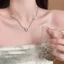 Vòng cổ nữ sang trọng với ngọc trai và tua rua họa tiết bướm vàng