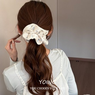 Scrunchy cao cấp satin hoa, nhẹ nhàng - Perfect cho đuôi ngựa thấp và phụ kiện tóc