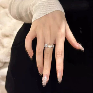 Nhẫn nữ thời trang sang trọng nhẹ nhàng mới với đá zircon cao cấp Trung Quốc