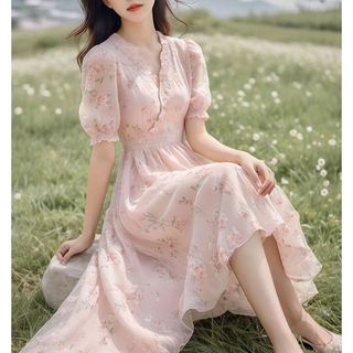 Váy hoạ tiết hoa hồng, phong cách nhẹ nhàng, vẻ thanh lịch của buổi trà chiều Pháp, quyến rũ như tình yêu đầu tiên