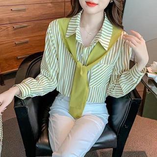 Áo sơ mi sọc dọc hai mảnh mùa xuân 2025 thanh lịch, thời thượng với thiết kế rời ve áo sang trọng dài tay.
