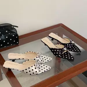 TT Hàn Quốc Ngọt Ngào 2026 Mùa Hè Flip-Flops Chấm Bi Màu Phù Hợp Nơ Khóa Kim Loại Dép Nhọn