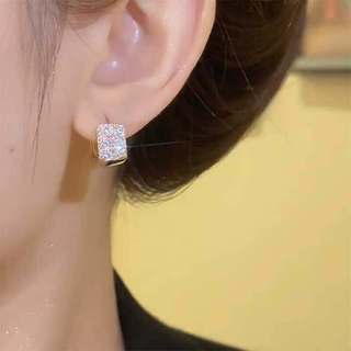 Bông Tai Vuông Kim Cương Khảm Siêu Nhỏ, Sang Trọng và Lấp Lánh