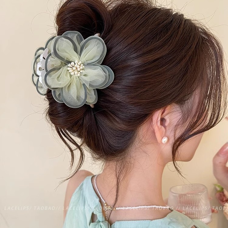 Kẹp tóc cá mập cao cấp với họa tiết hoa camellia, phù hợp cho mùa hè