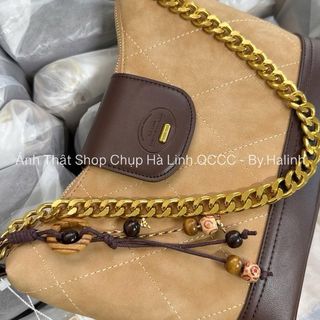 Túi Chio Kẹp Nách Trần Trám Kèm Charm Hạt Mix Đế Nâu Kèm Quai Da