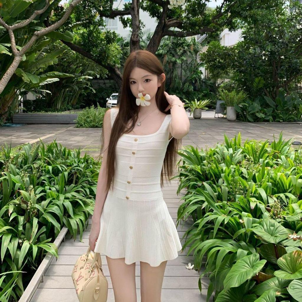 [Giảm giá trong thời gian có hạn] Đầm đeo chéo không tay màu trắng, cổ vuông, dáng váy A ngắn ôm vừa vặn