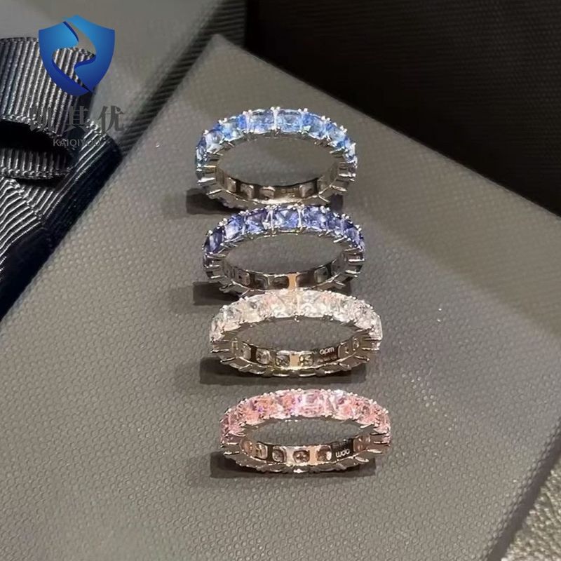 Một dãy nhẫn hình khối nhỏ chứa đầy kim cương, kim cương hồng và kim cương xanh, nhẫn đơn và nhẫn xếp chồng lên nhau cho cặp đôi, quà tặng cho bạn gái