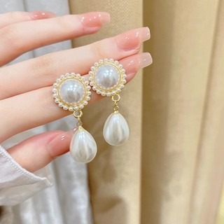Bông tai ngọc trai giọt nước sang trọng, phù hợp cho người nổi tiếng