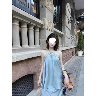 Bộ áo hai dây cổ halter thanh lịch và chân váy đuôi cá cạp cao tôn dáng dành cho nữ mùa hè