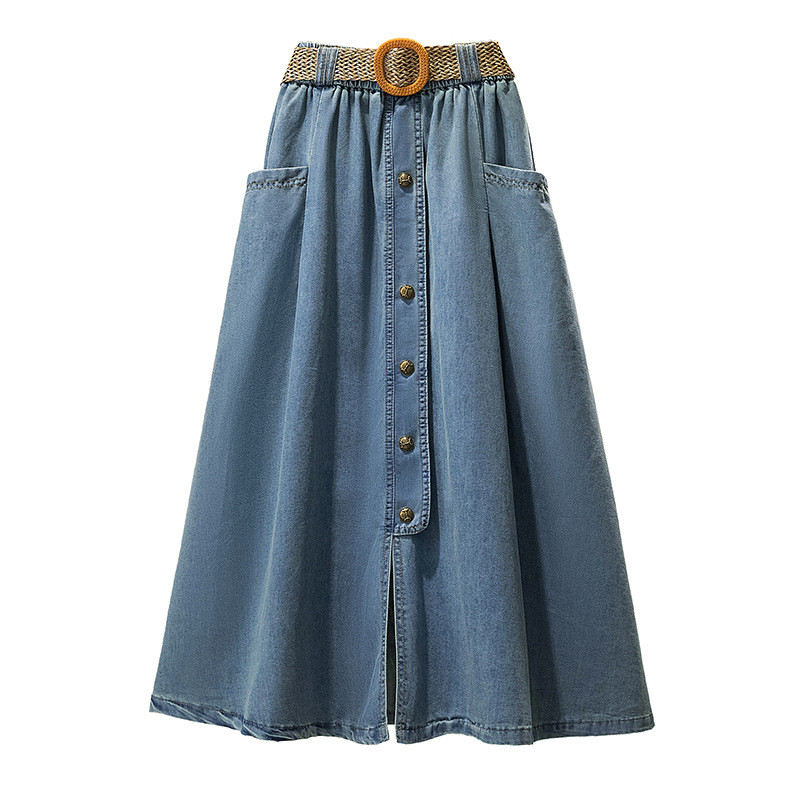 Váy mỏng nhẹ, chiều dài phù hợp với quần jeans, giúp tôn dáng eo nữ tính