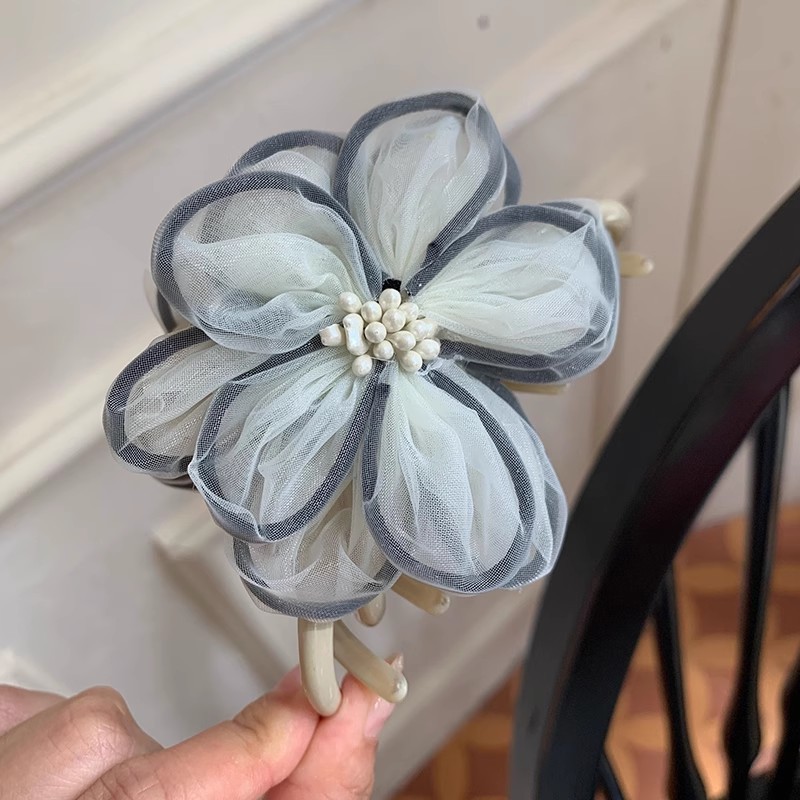 Kẹp tóc cá mập cao cấp với họa tiết hoa camellia, phù hợp cho mùa hè