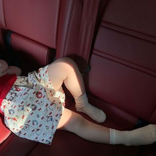 Quần short bé gái Hello Kitty – Quần lửng in hình dễ thương, form rộng thoáng mát, phong cách Hàn