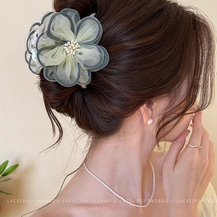 Kẹp tóc cá mập cao cấp với họa tiết hoa camellia, phù hợp cho mùa hè