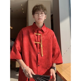 Xu hướng trẻ trung: Áo khoác rộngjacquard đỏ tay ngắn, phù hợp phái mạnh