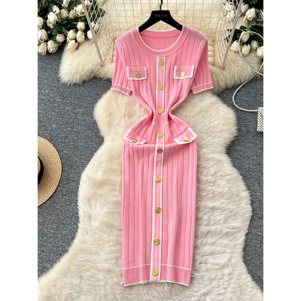 Áo len nữ màu sắc tương phản, khóa kim loại, form slim-fit, phù hợp mùa hè