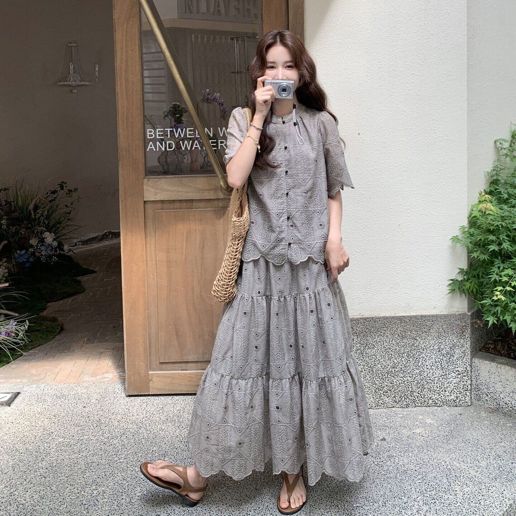 Bộ đồ cao cấp màu xám ngắn tay, phong cách quốc tế mới mẻ - Giảm giá trong thời gian có hạn!