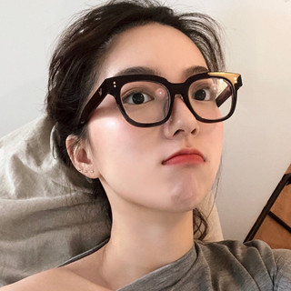 Kính mát nam thiết kế hàng đầu, full rim, khung thời trang, kính trong suốt, phù hợp cho văn phòng và trường đại học.