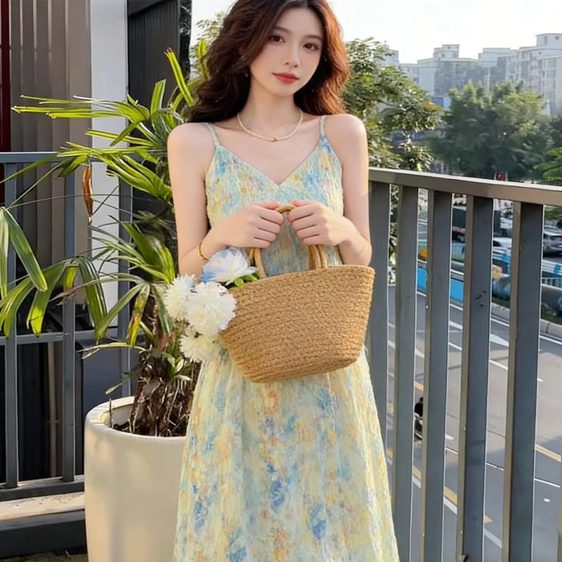 Đầm nữ cổ chữ V hoa văn sling, phong cách mới cho kỳ nghỉ mùa hè