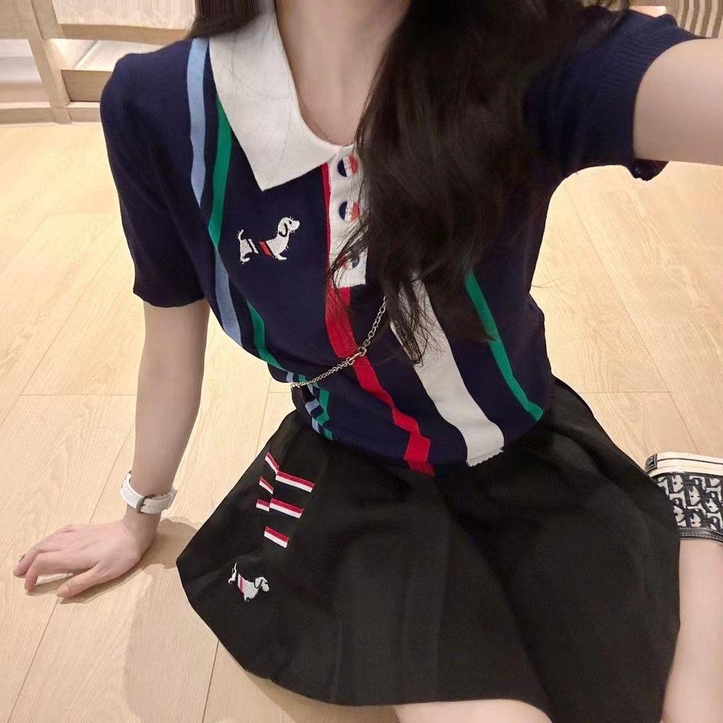 [Seckill trong thời gian có hạn] Mùa hè cổ điển thêu chó con sọc dọc Ice Silk Đan tay ngắn 2026 Thiết kế thích hợp cho mọi trận đấu Áo sang trọng