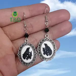 Bông tai thả họa tiết mèo trắng Gothic, khung màu bạc - Trang sức sang trọng cho các buổi tiệc