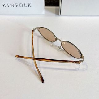 Kính râm hình bầu dục khung nhỏ, thời trang quốc tế, chống tia cực tím