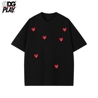 Áo thun unisex dáng rộng cổ tròn với họa tiết trái tim nhỏ, phong cách châu Âu và châu Mỹ