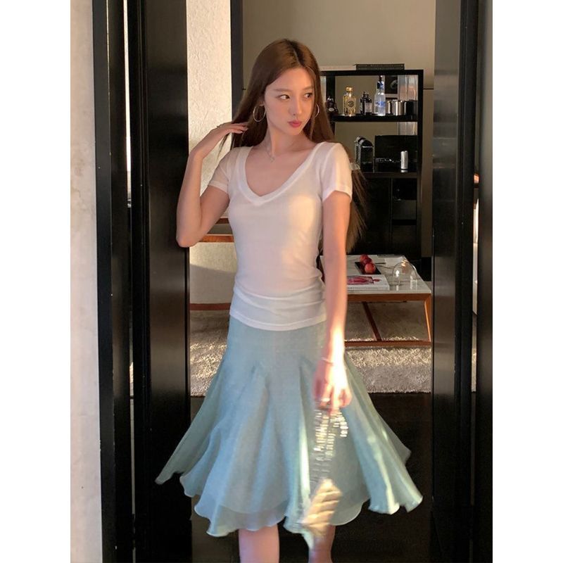 Váy chữ A màu xanh nhạt chấm bi, drape slimmer, phù hợp phong cách nhẹ nhàng mùa hè