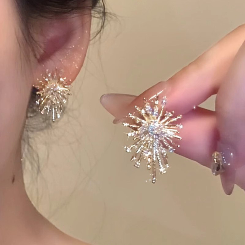Bông tai nữ thiết kế độc đáo, phong cách nhẹ nhàng
