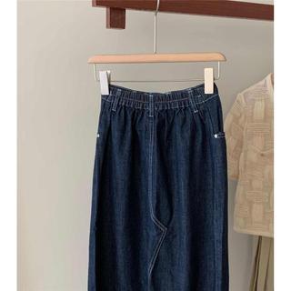 Áo vest dáng rộng cổ điển Nhật Bản và váy denim màu xanh đậm, xẻ eo cao co giãn, phong cách Hàn Quốc