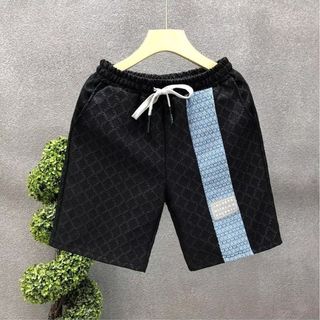 Quần short nam dáng rộng, phù hợp đi biển và mặc hàng ngày vào mùa hè.