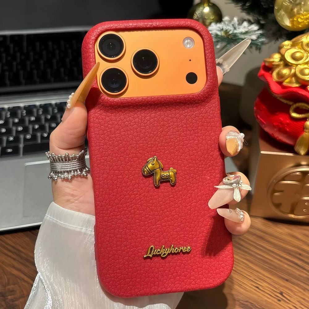 3D Chữ Vàng Ngựa Da Đỏ Ốp Lưng Điện Thoại iPhone 17 Pro Max 17 Air 16 Plus 15 14 13 12 11 Vỏ Bảo Vệ Chống Sốc