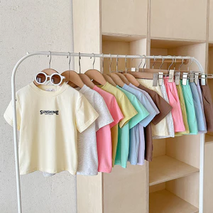 Bộ đồ thường ngày mùa hè cho trẻ em Phiên bản Hàn Quốc Áo thun ngắn tay Quần Short hai mảnh In màu trơn 90-150 Size S8TD