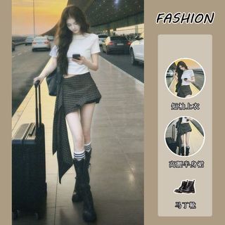 Bộ đồ nữ mới nhất mùa hè, gồm áo thun ngắn tay và váy kẻ sọc không đều, phong cách hot girl