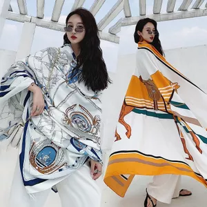 Kem Chống Nắng và Khăn Choàng Lụa Mỏng cho Ngày Hè Đi Biển